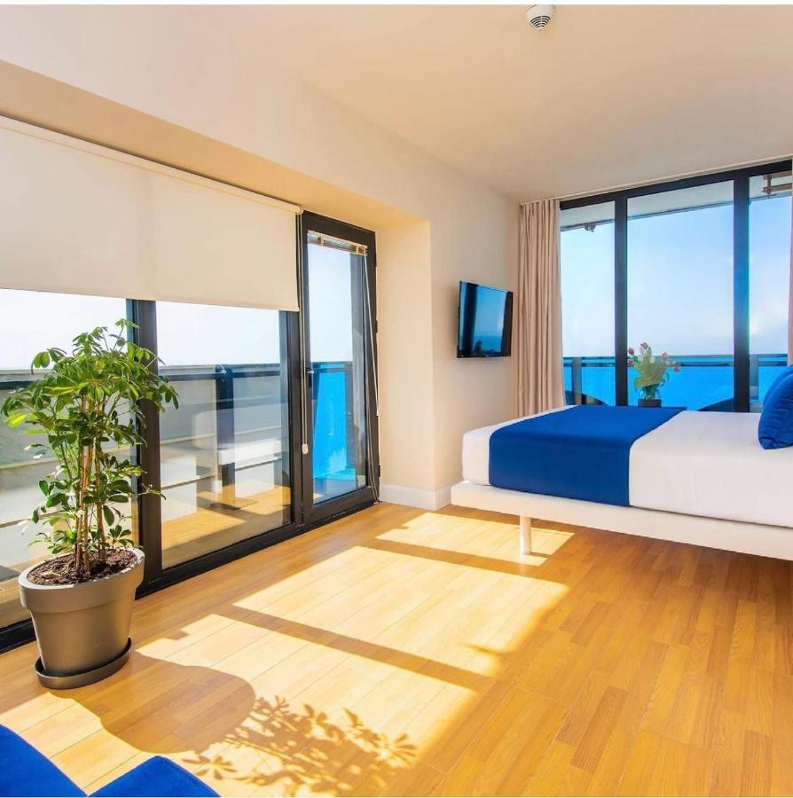 Panorama Aparthotel Orbi City Batumi Exterior photo